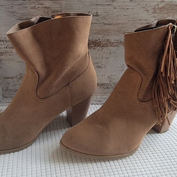 Western style fringed booties - Picture 3 of 4